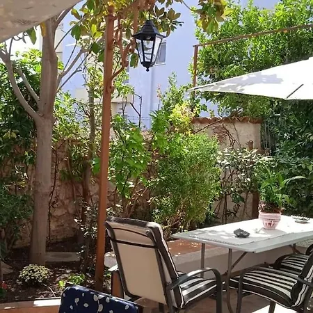 Little Heaven In Alimos/athens!